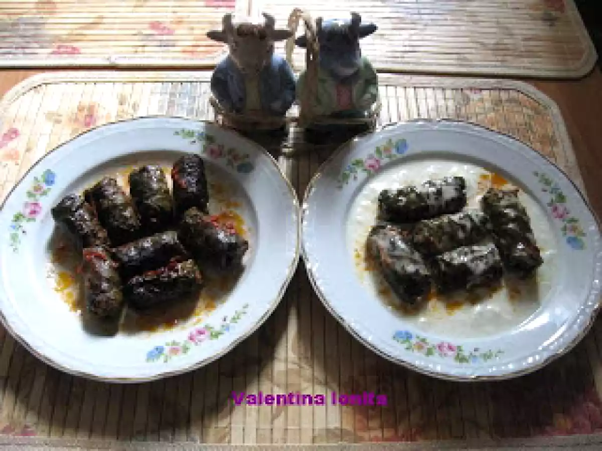 SARMALUTE CU CARNE DE VITEL IN FOI DE VITA FIERTE IN VIN ALB - poza 4