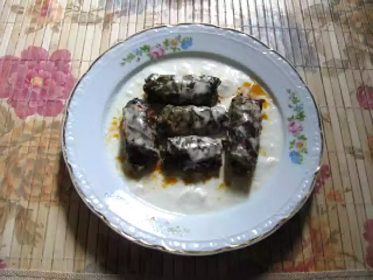 SARMALUTE CU CARNE DE VITEL IN FOI DE VITA FIERTE IN VIN ALB - poza 6