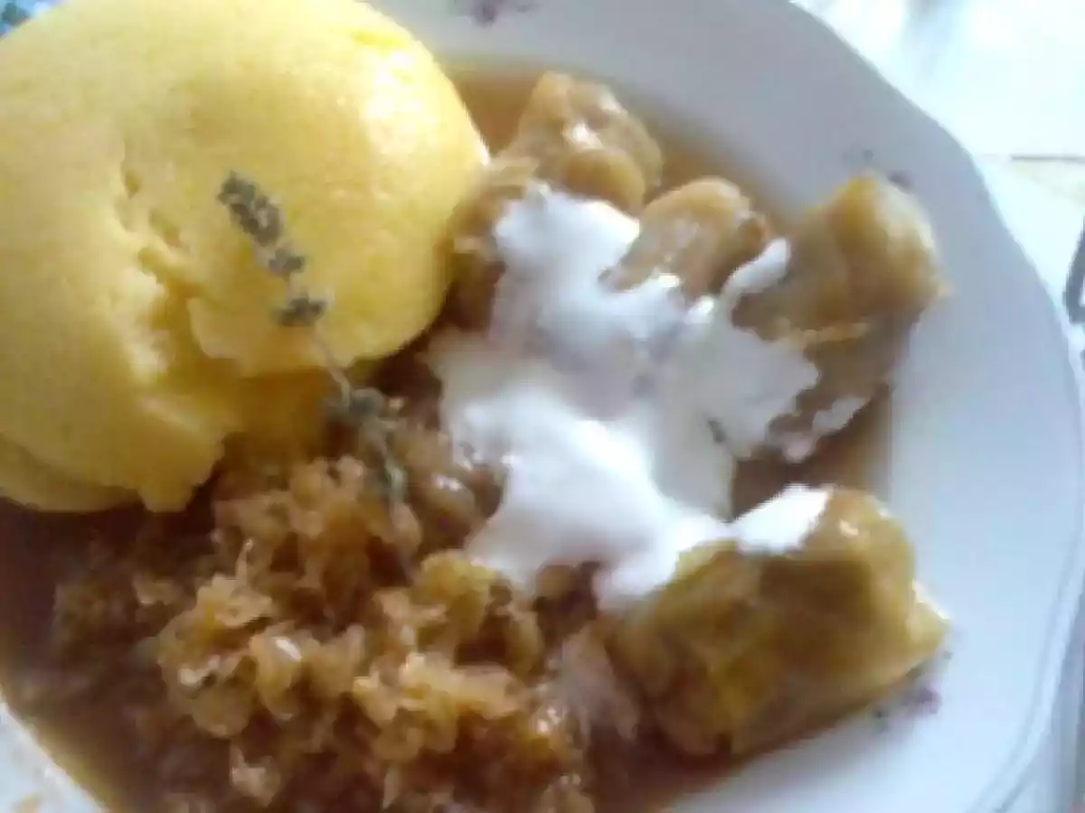 Sarmalute dobrogene in oala de lut