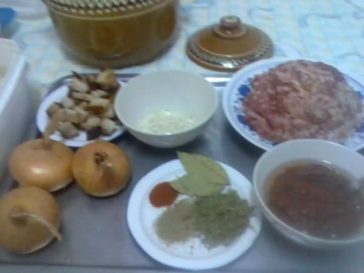 Sarmalute dobrogene in oala de lut - poza 3