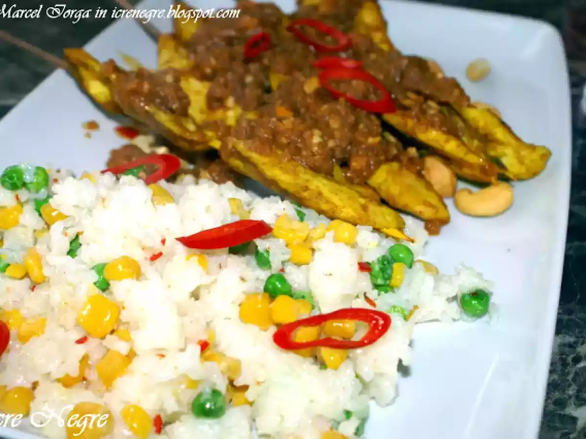 Satay Gai cu sos de alune