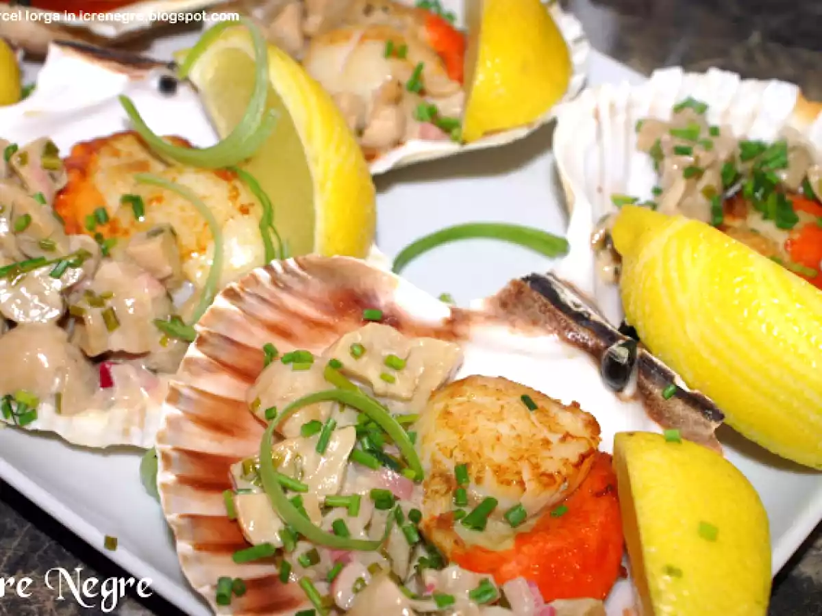 Scoici Saint Jacques cu creveti si alge marine