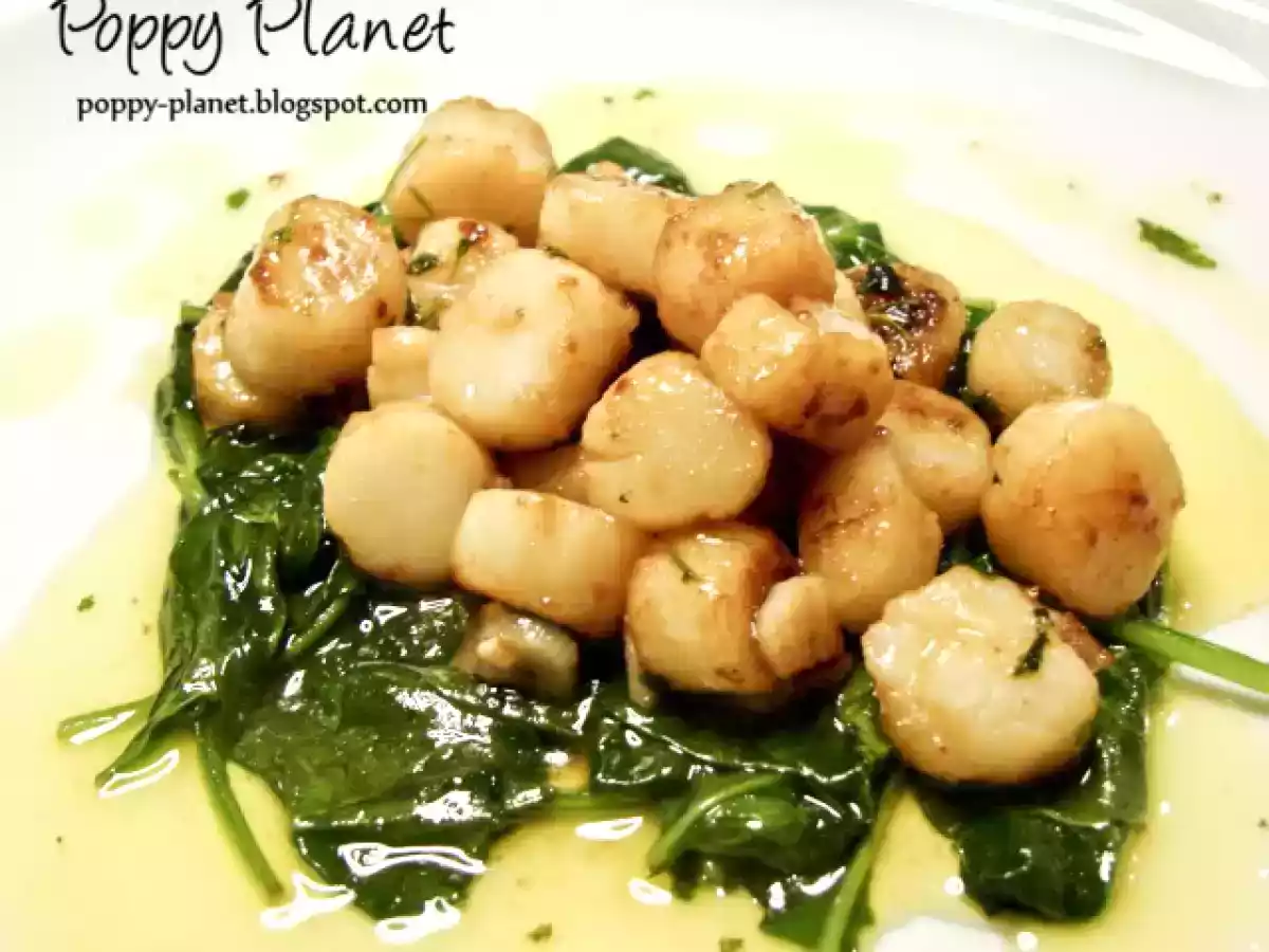 Scoici scallop cu sos de unt pe pat de spanac - poza 7