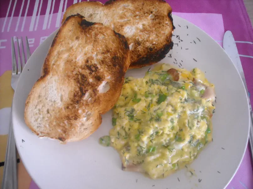 Scrambled eggs (Oua amestecate) - poza 2
