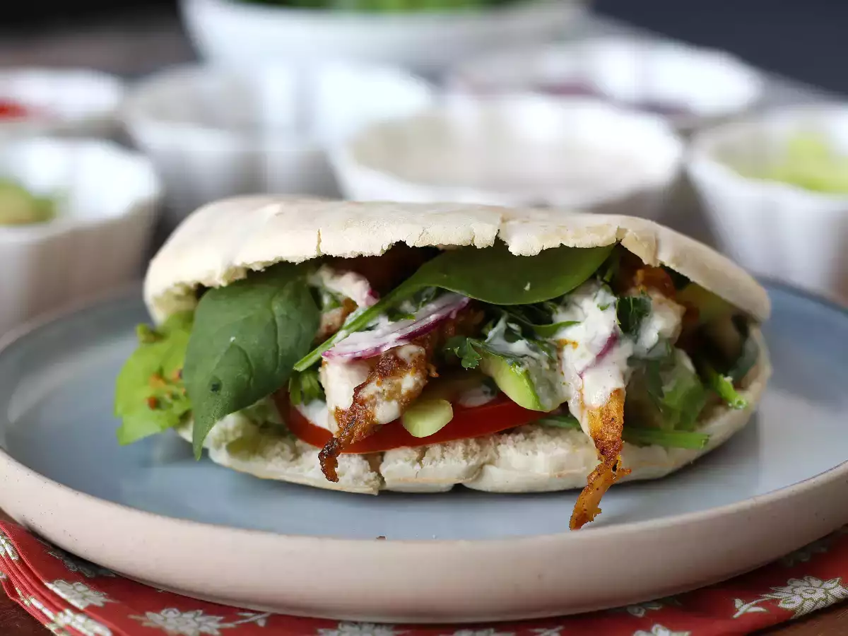 Shaorma de pui la Air Fryer, cu lipie și sos tahini - poza 2