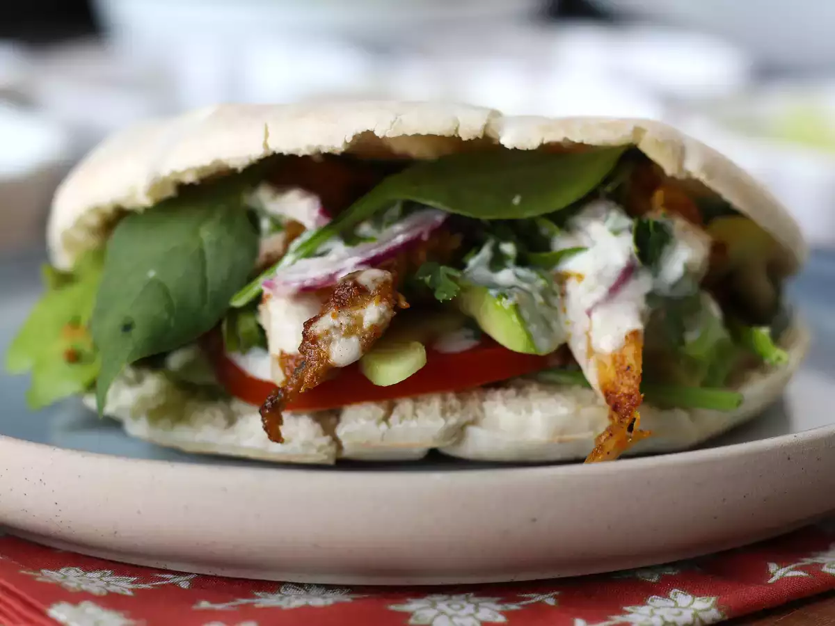 Shaworma de pui la Air Fryer, cu lipie și sos tahini - poza 3