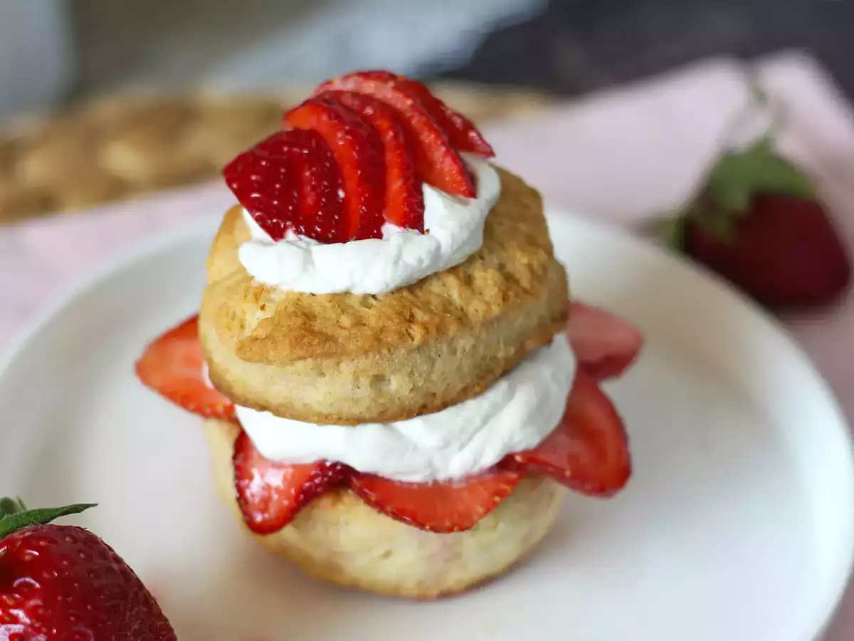 Shortcake cu căpșune, shortcake-ul american cu cremă de căpșune care nu dă greș niciodată - poza 3
