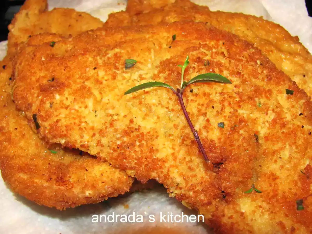 Snitel din piept de pui cu parmezan si cimbru - poza 2