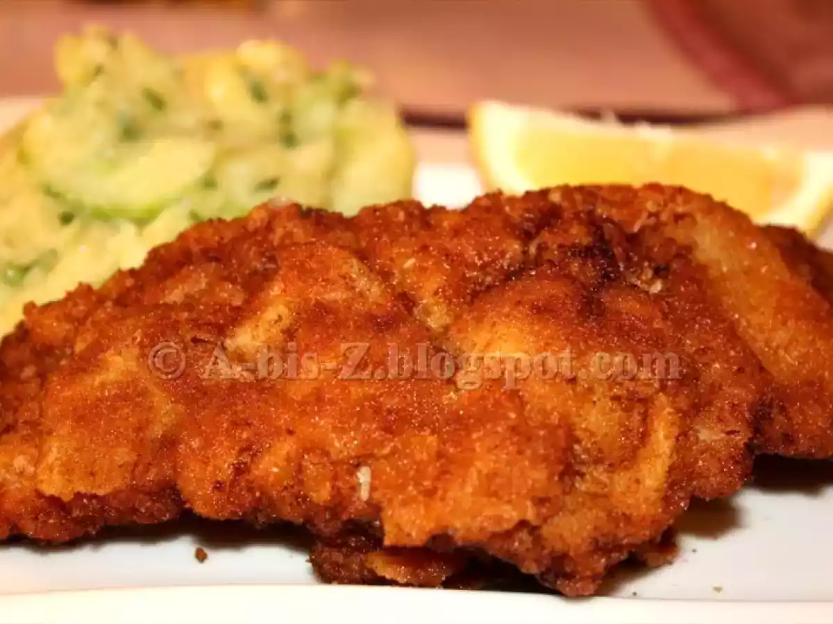 Snitel vienez cu salata de cartofi