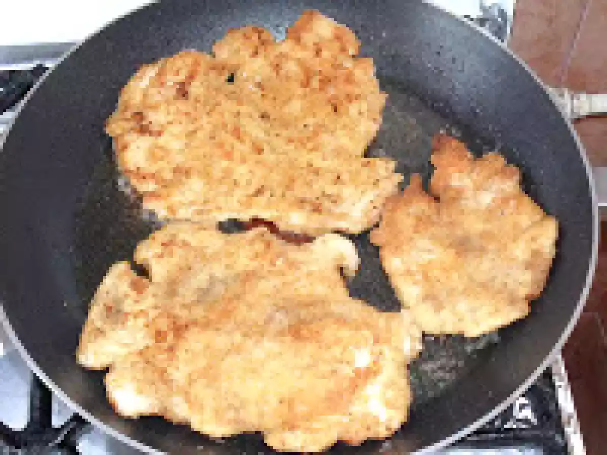 SNITELE DIN PIEPT DE PUI IN PESMET - poza 2