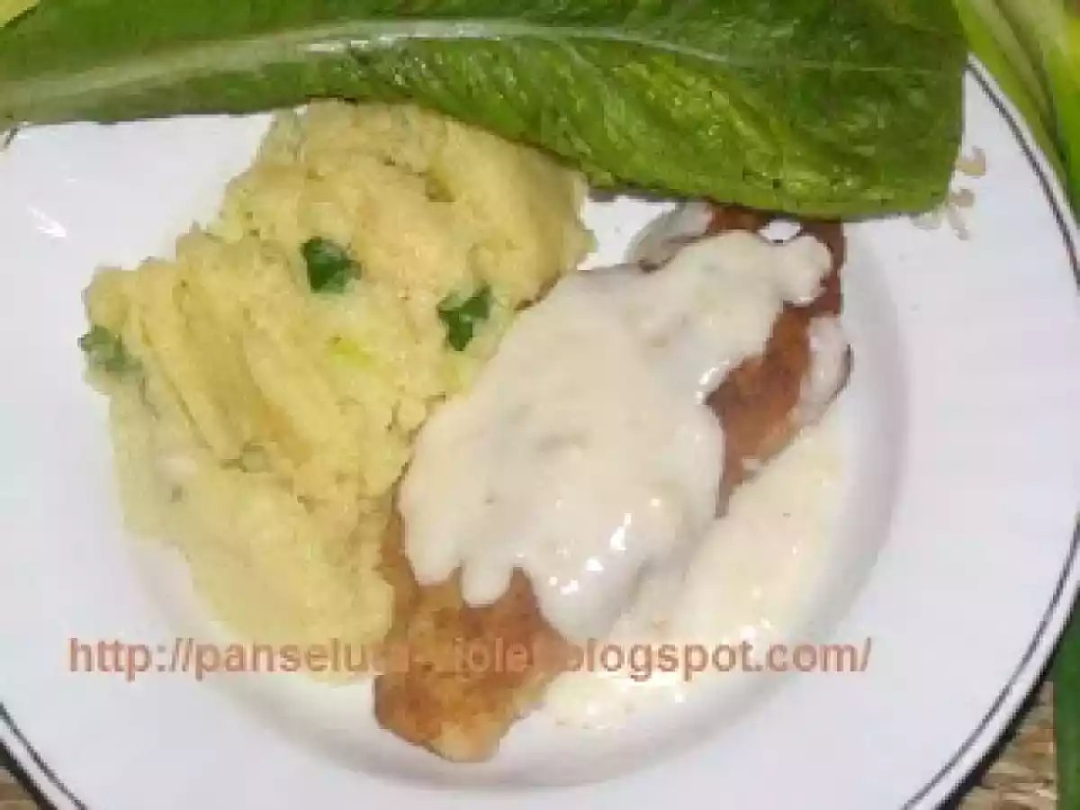 Snitzelul Gabrielei cu ierburi si sos mozzarella