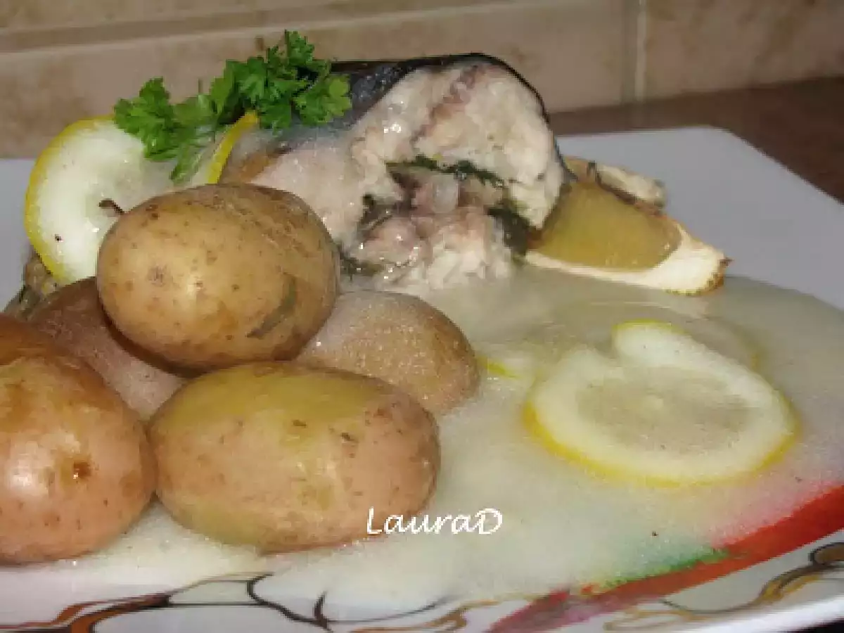 Somn aromat la cuptor cu cartofi noi si sos de lamaie - poza 2