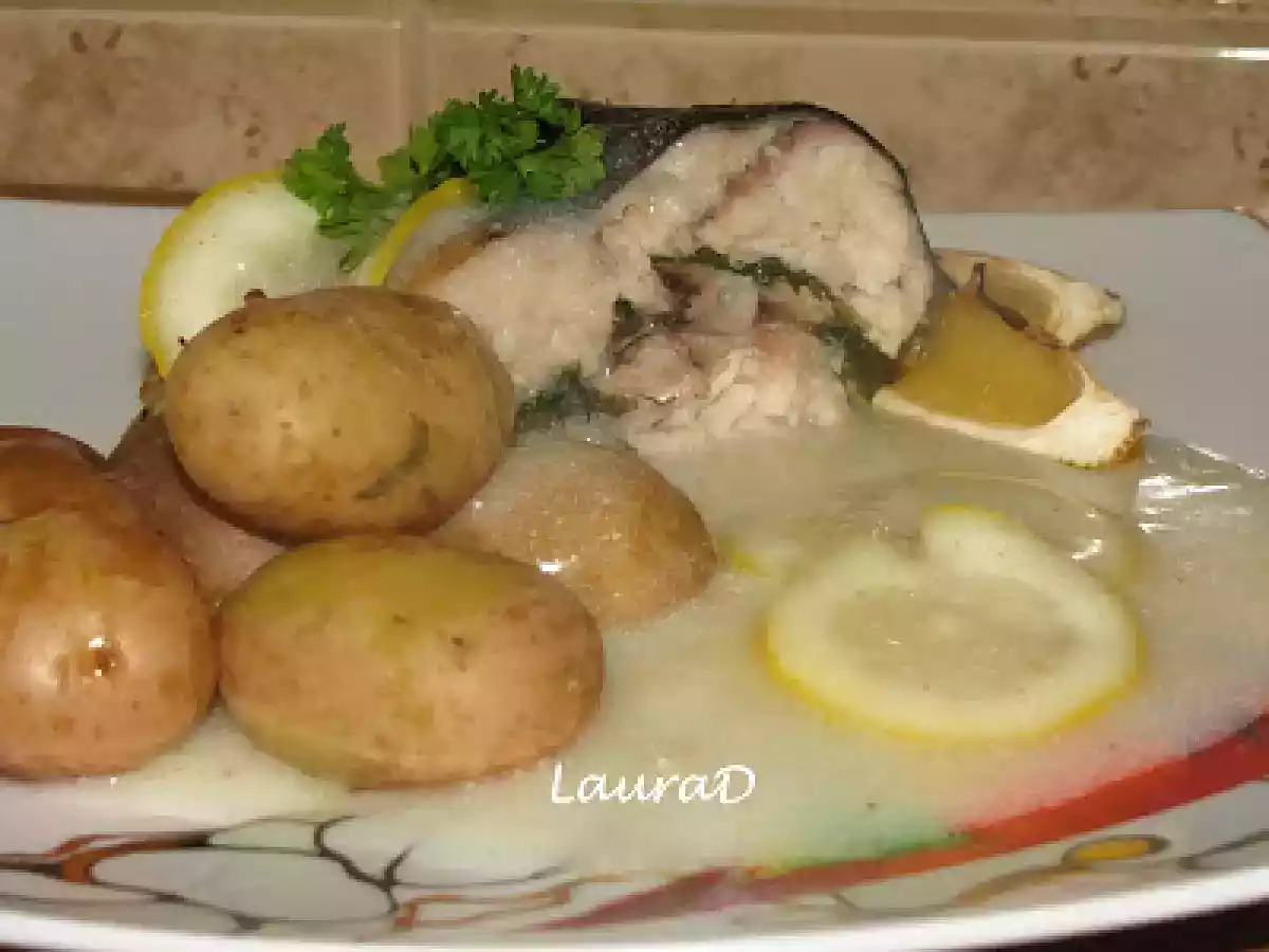 Somn aromat la cuptor cu cartofi noi si sos de lamaie - poza 3