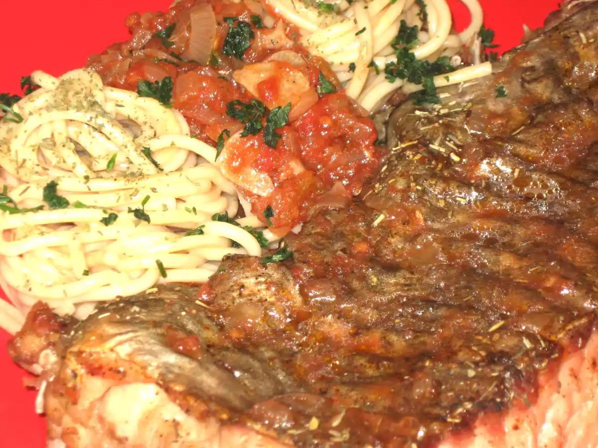 Somn la cuptor cu garnitura de spaghetti in sos alla diavola - poza 2