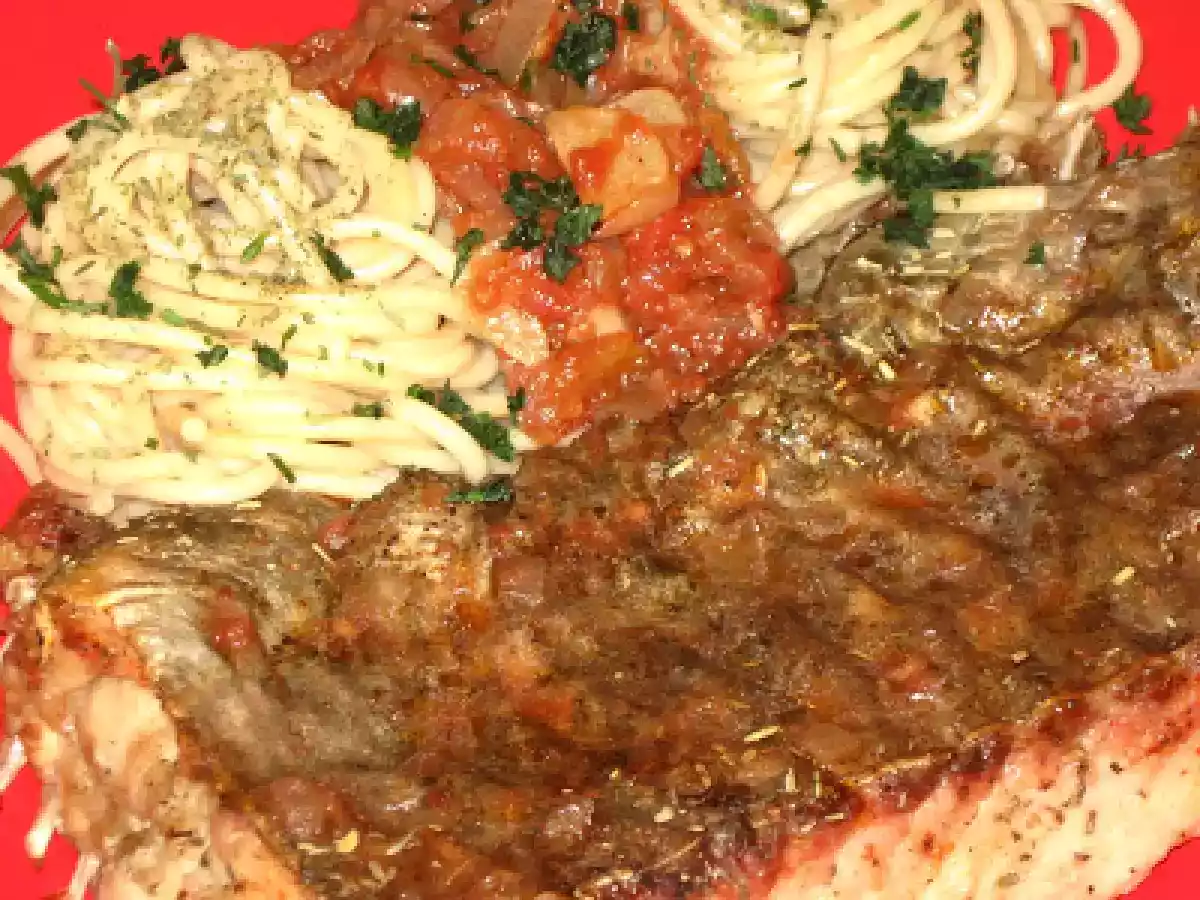 Somn la cuptor cu garnitura de spaghetti in sos alla diavola