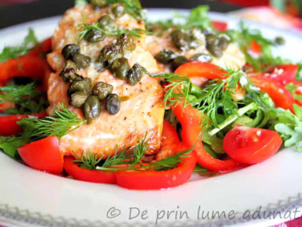 Somon cu capere pe pat de rucola