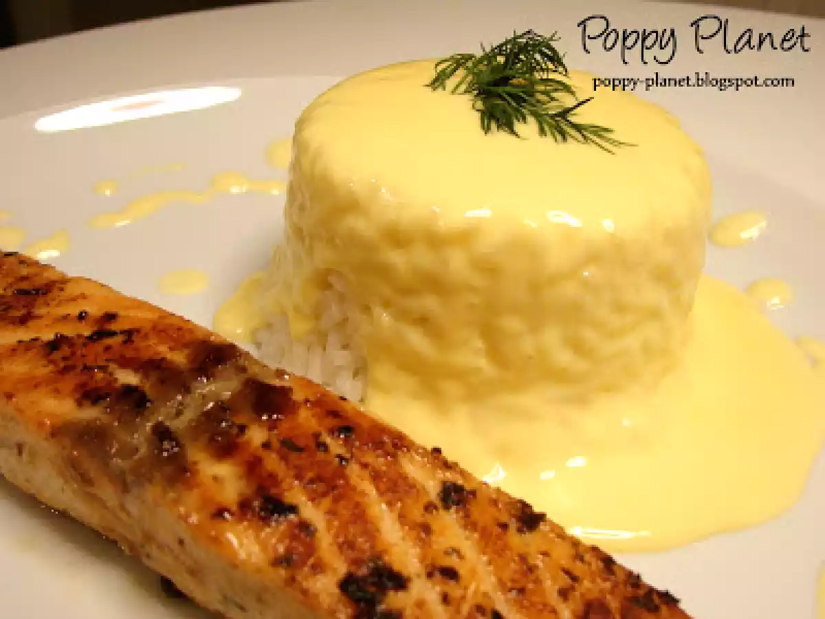 Somon cu orez si sos olandez