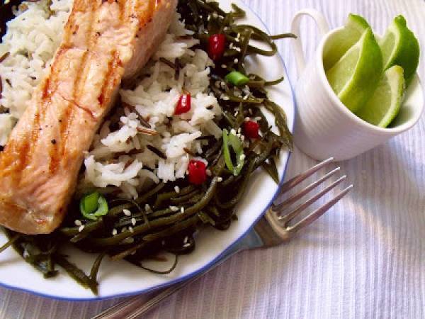 SOMON CU SALATA DE ALGE MARINE(SALMON &SEAWEED SALAD)