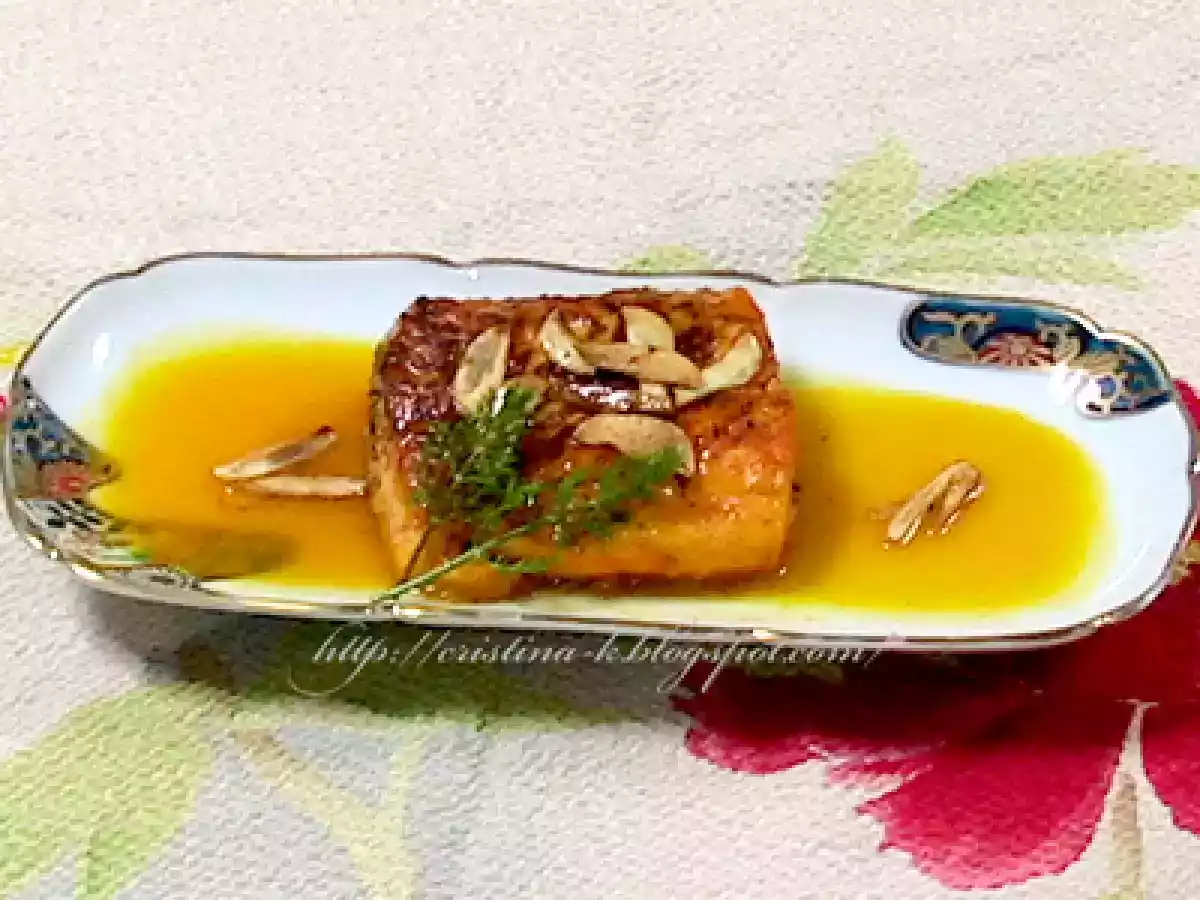 Somon cu sos de portocale si sofran