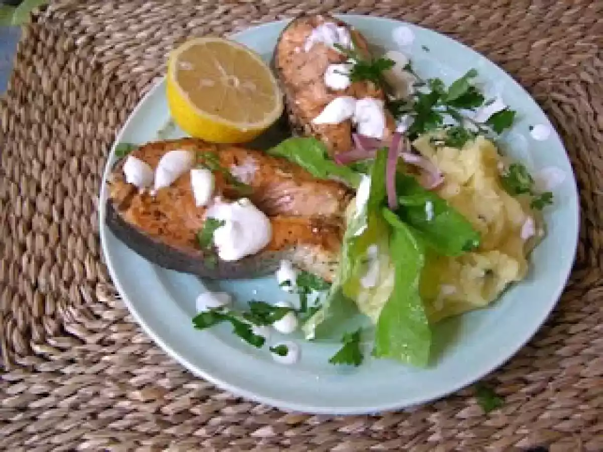 Somon la gratar cu sos de smantana si piureul meu