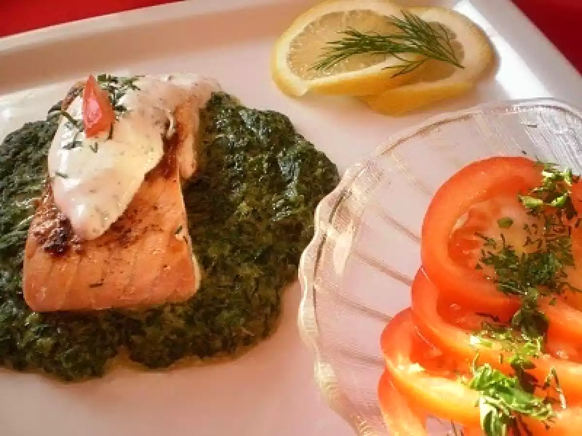 Somon pe pat de spanac