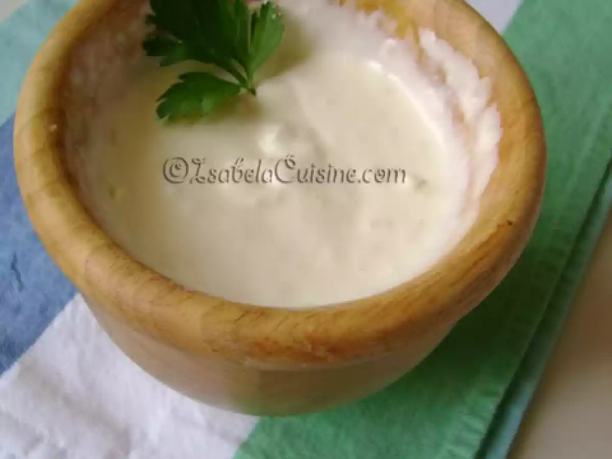 Sos de smantana si usturoi