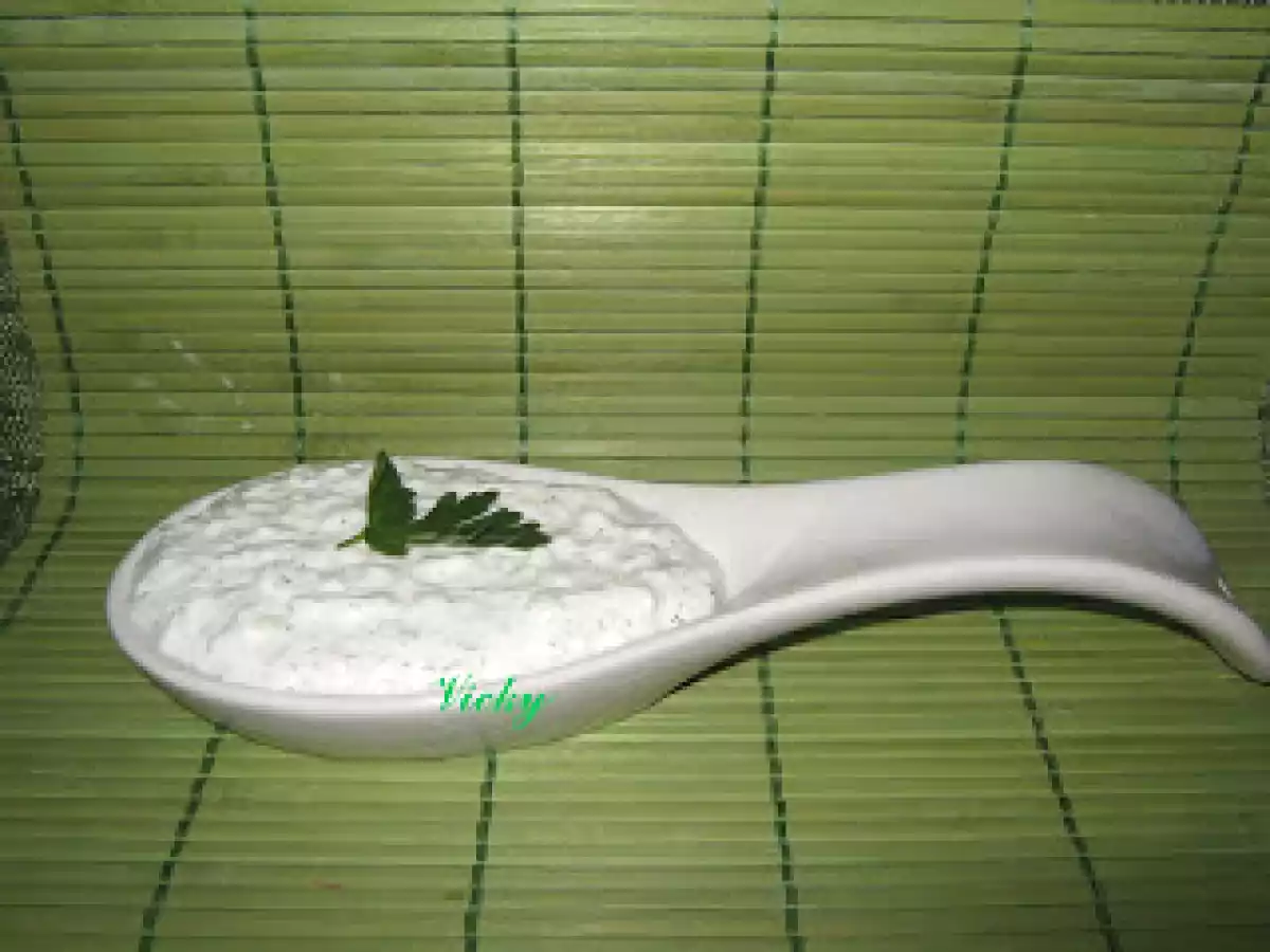 Sos de usturoi cu smantana - poza 2