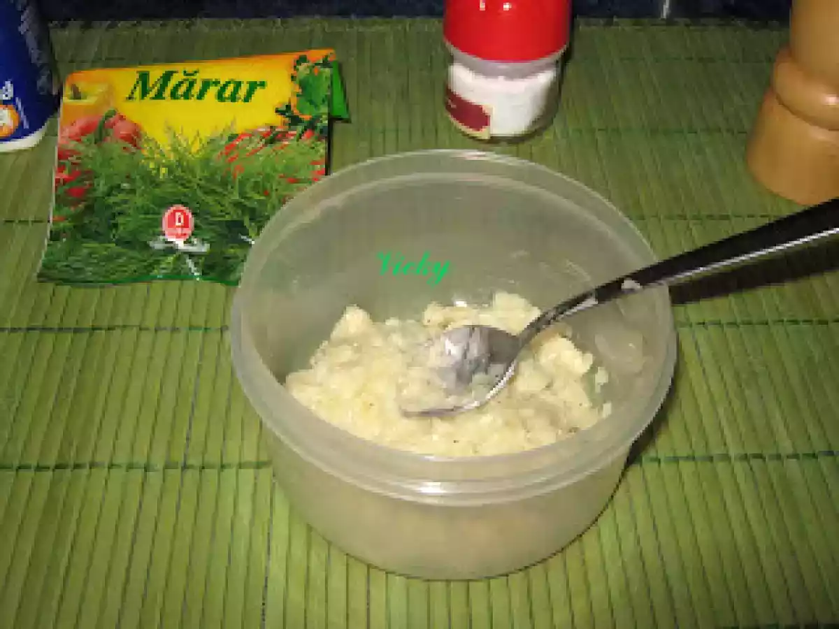 Sos de usturoi cu smantana - poza 6