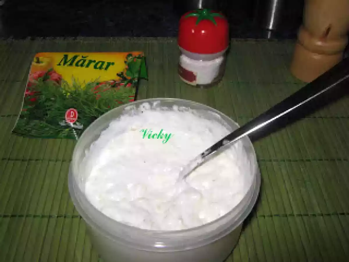 Sos de usturoi cu smantana - poza 8