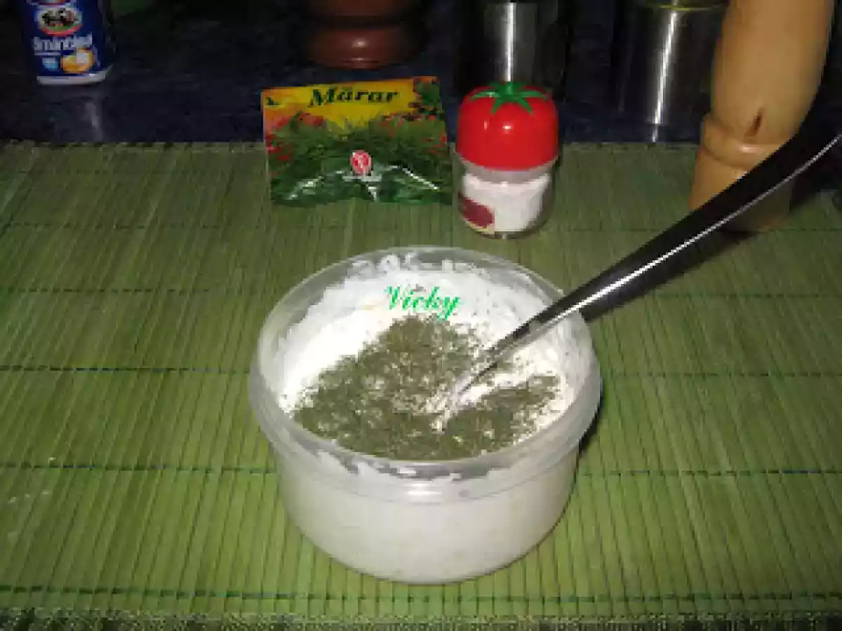 Sos de usturoi cu smantana - poza 9