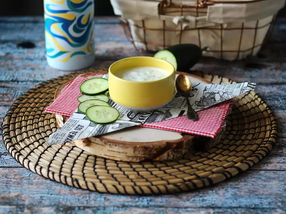 Sos grecesc de iaurt, castraveți și ceapă - poza 3