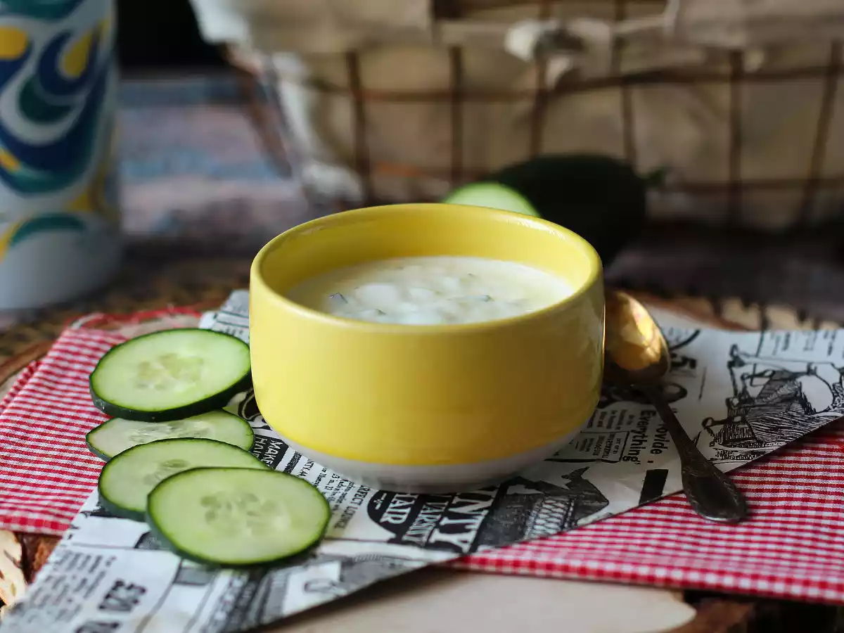 Sos grecesc de iaurt, castraveți și ceapă - poza 4