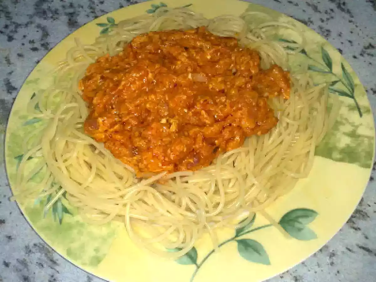 Spaghete cu bacon si sos de rosii - poza 2