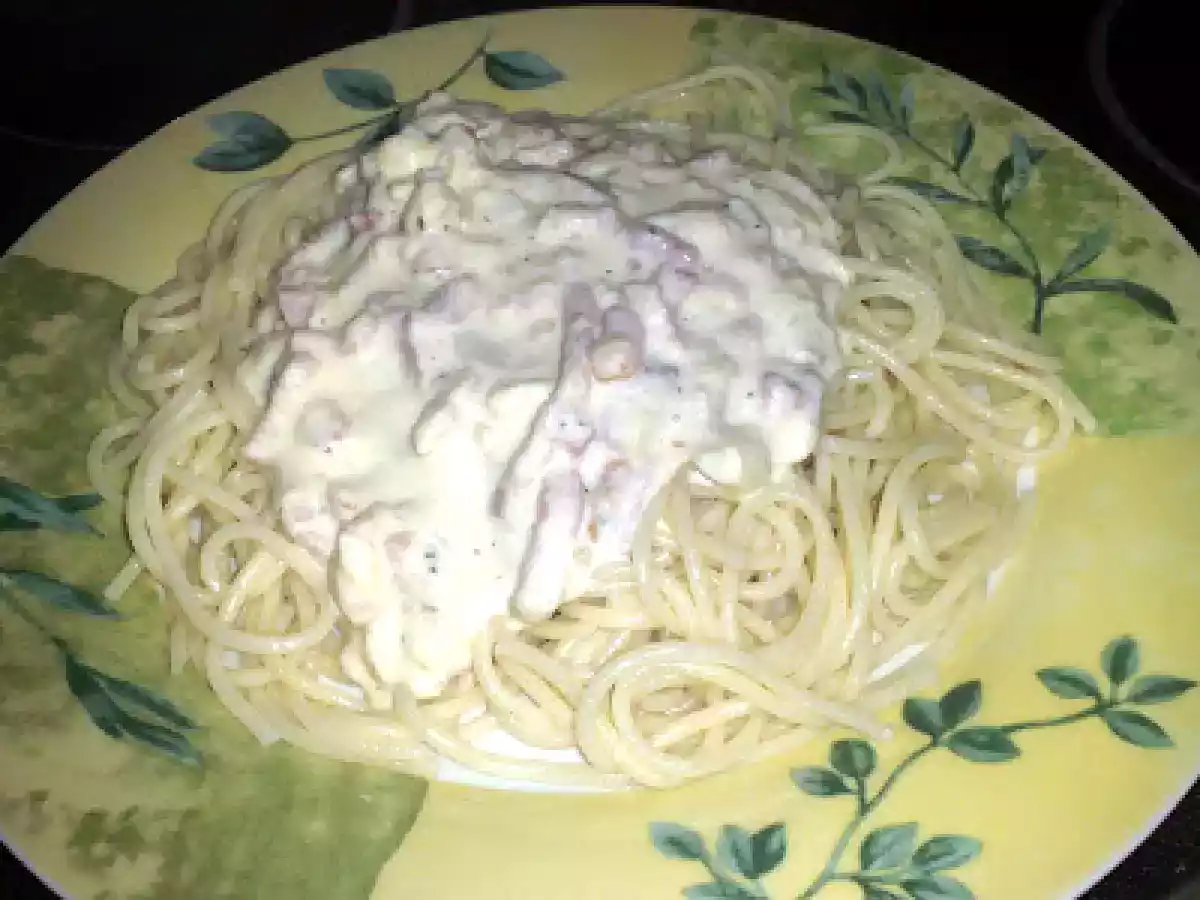 Spaghete cu bacon si sos de smantana cu cascaval - poza 2