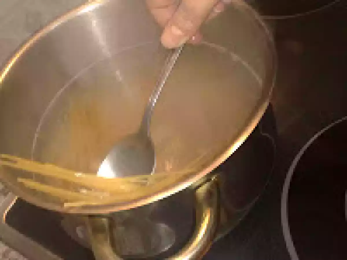 Spaghete cu bacon si sos de smantana cu cascaval - poza 3