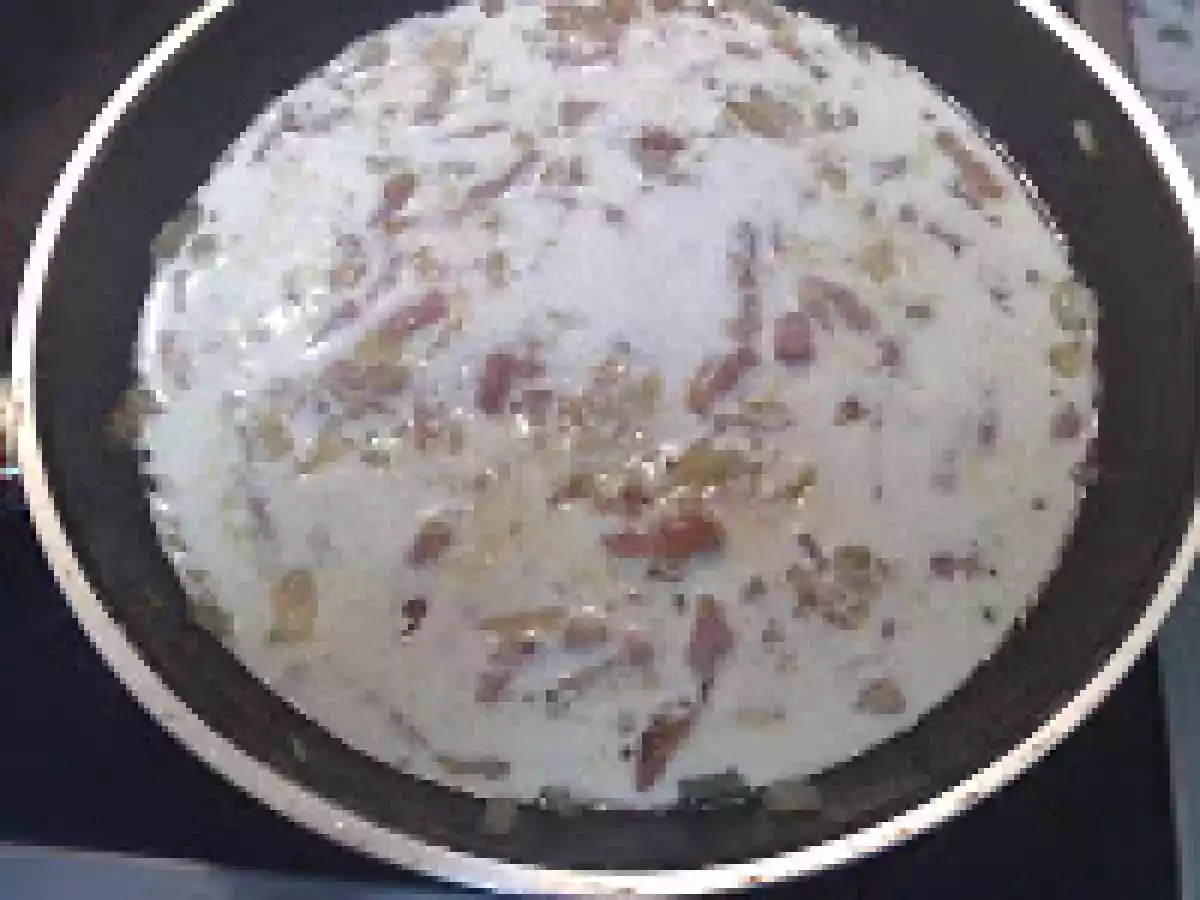 Spaghete cu bacon si sos de smantana cu cascaval - poza 6