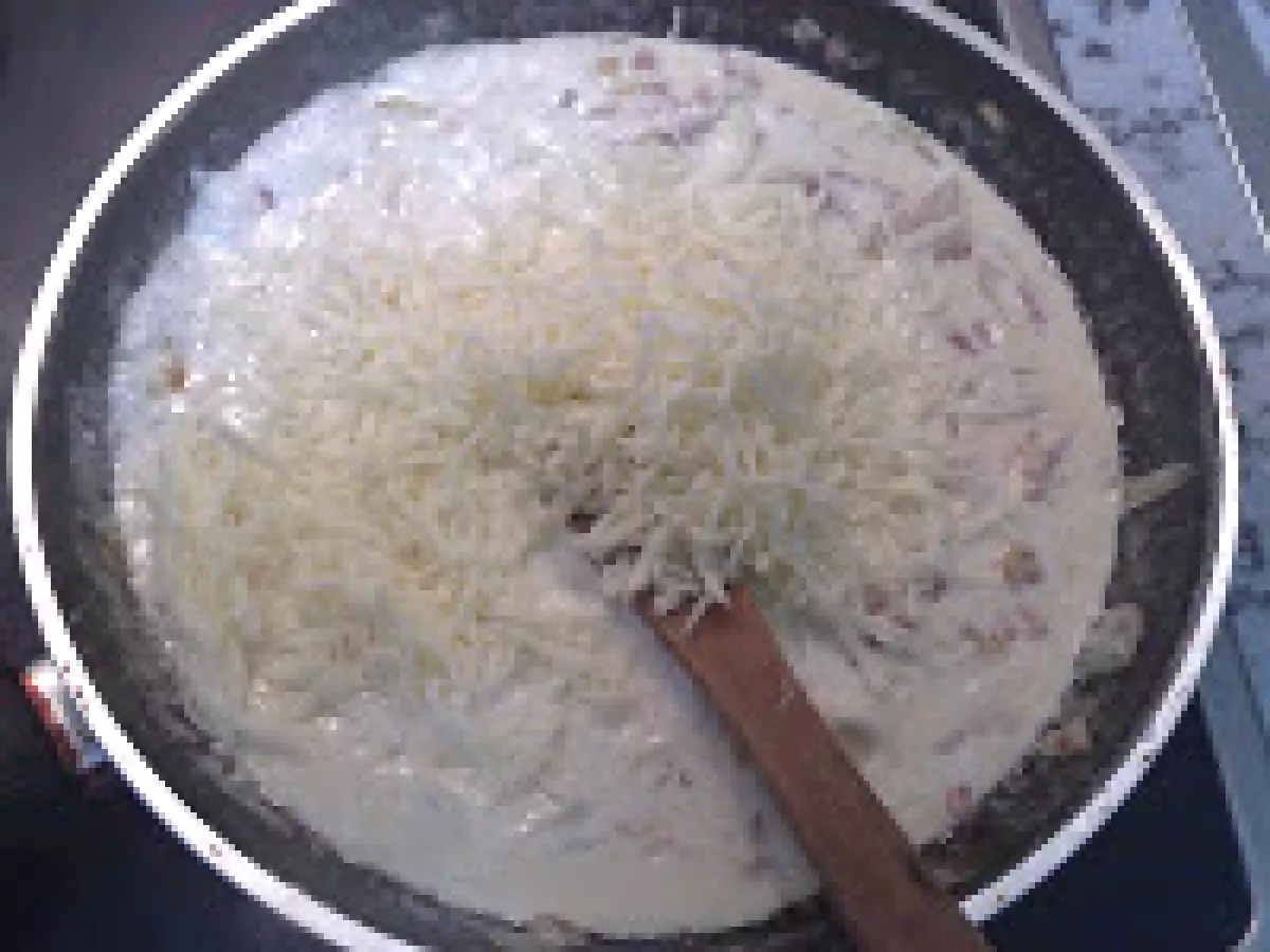 Spaghete cu bacon si sos de smantana cu cascaval - poza 7