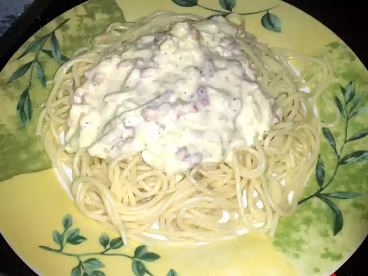 Spaghete cu bacon si sos de smantana cu cascaval - poza 9