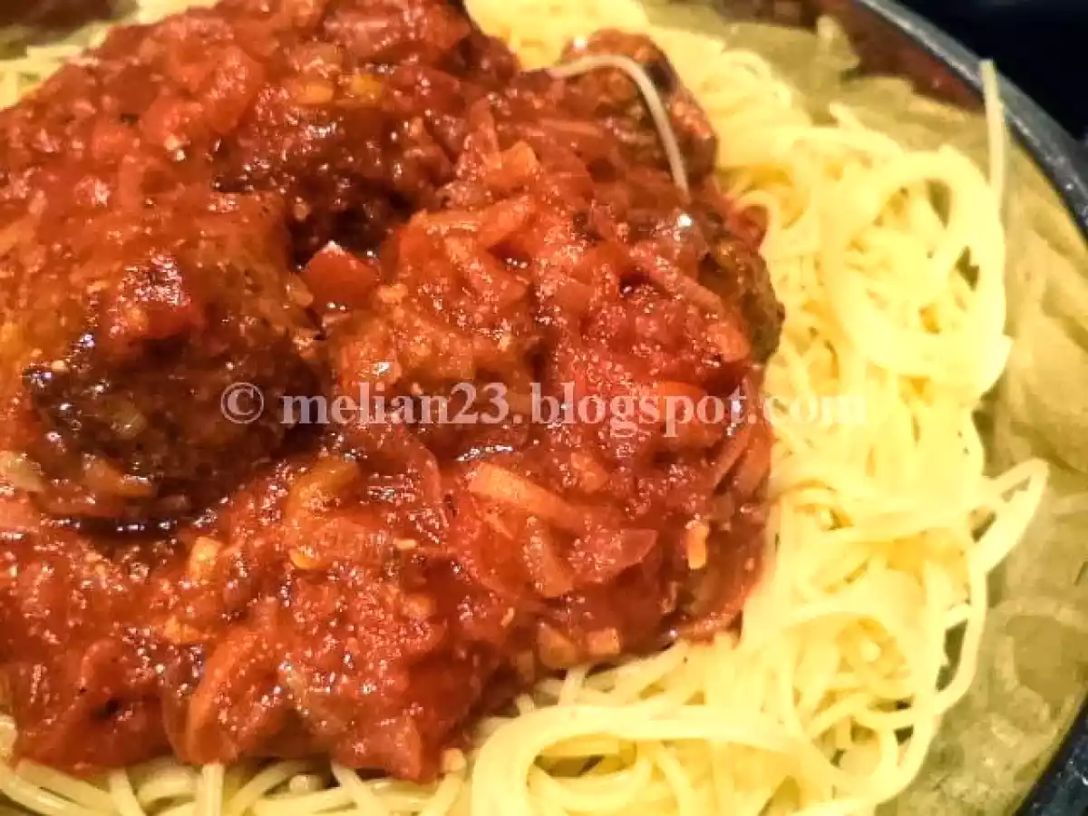 Spaghete cu chiftele / Spaghetti with meatballs