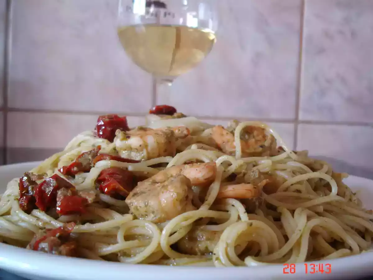 Spaghete cu creveti si pesto