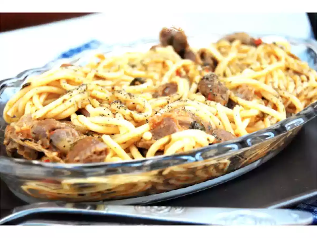 Spaghete cu pipote de pui