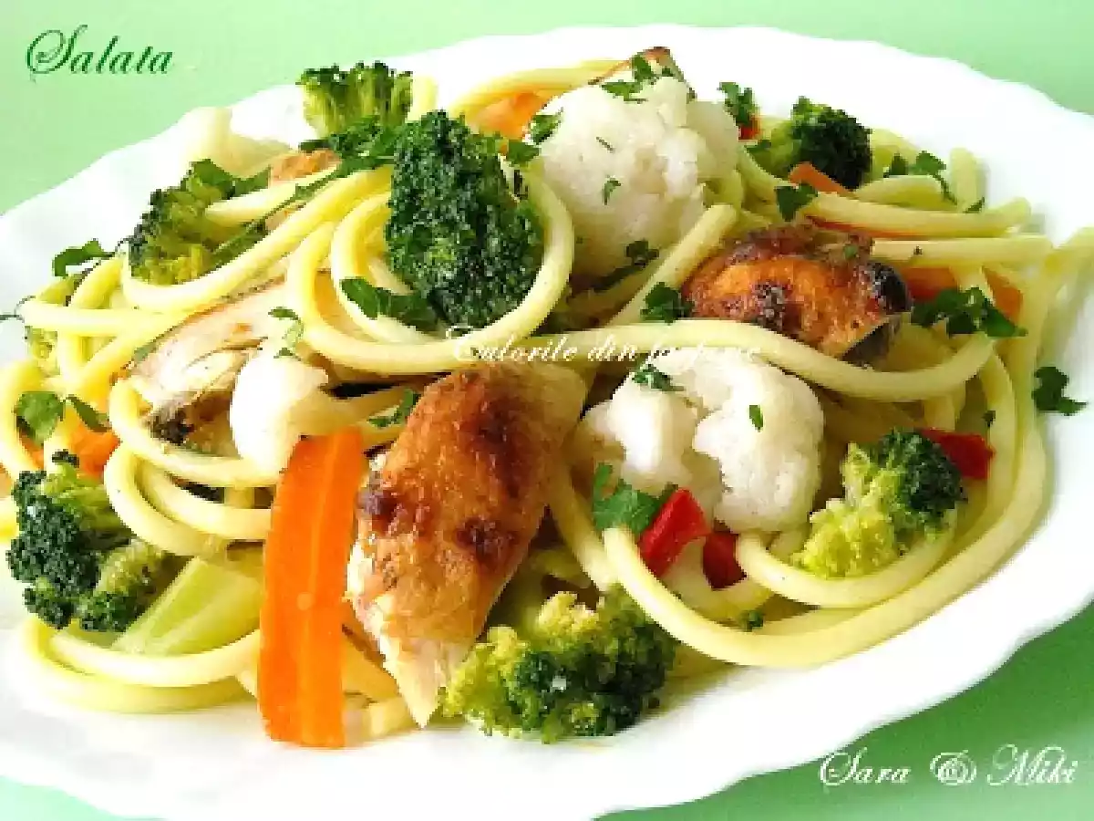 Spaghete cu pui, broccoli, conopida, in sos de vin