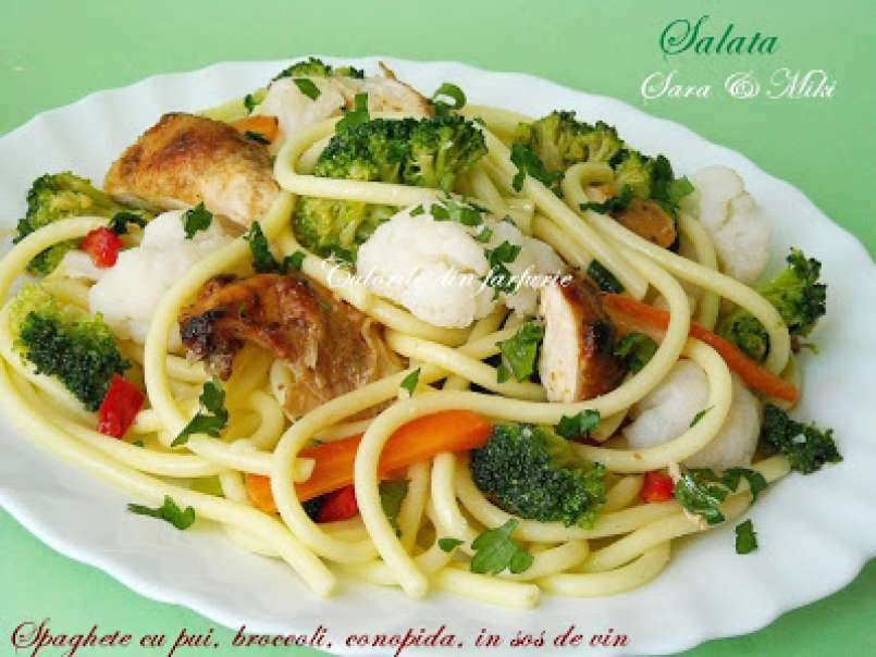 Spaghete cu pui, broccoli, conopida, in sos de vin - poza 2