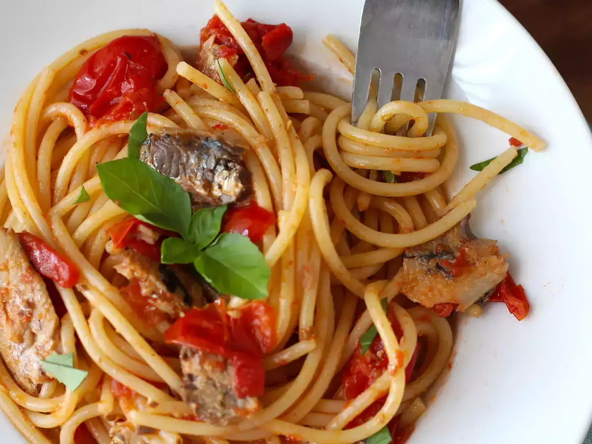 Spaghete cu sardine: o rețetă simplă și ieftină! - poza 2