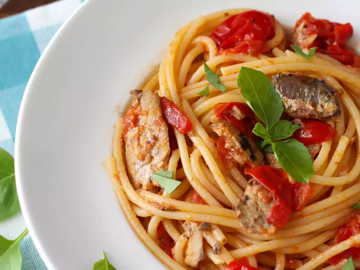 Spaghete cu sardine: o rețetă simplă și ieftină! - poza 4