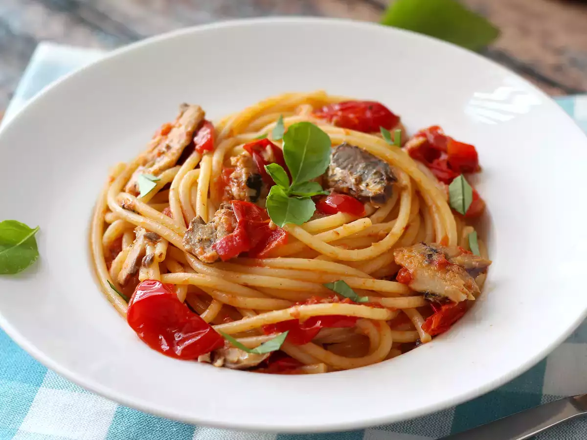 Spaghete cu sardine: o rețetă simplă și ieftină! - poza 5