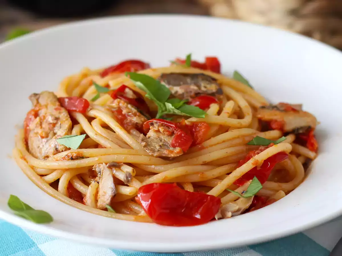 Spaghete cu sardine: o rețetă simplă și ieftină! - poza 6