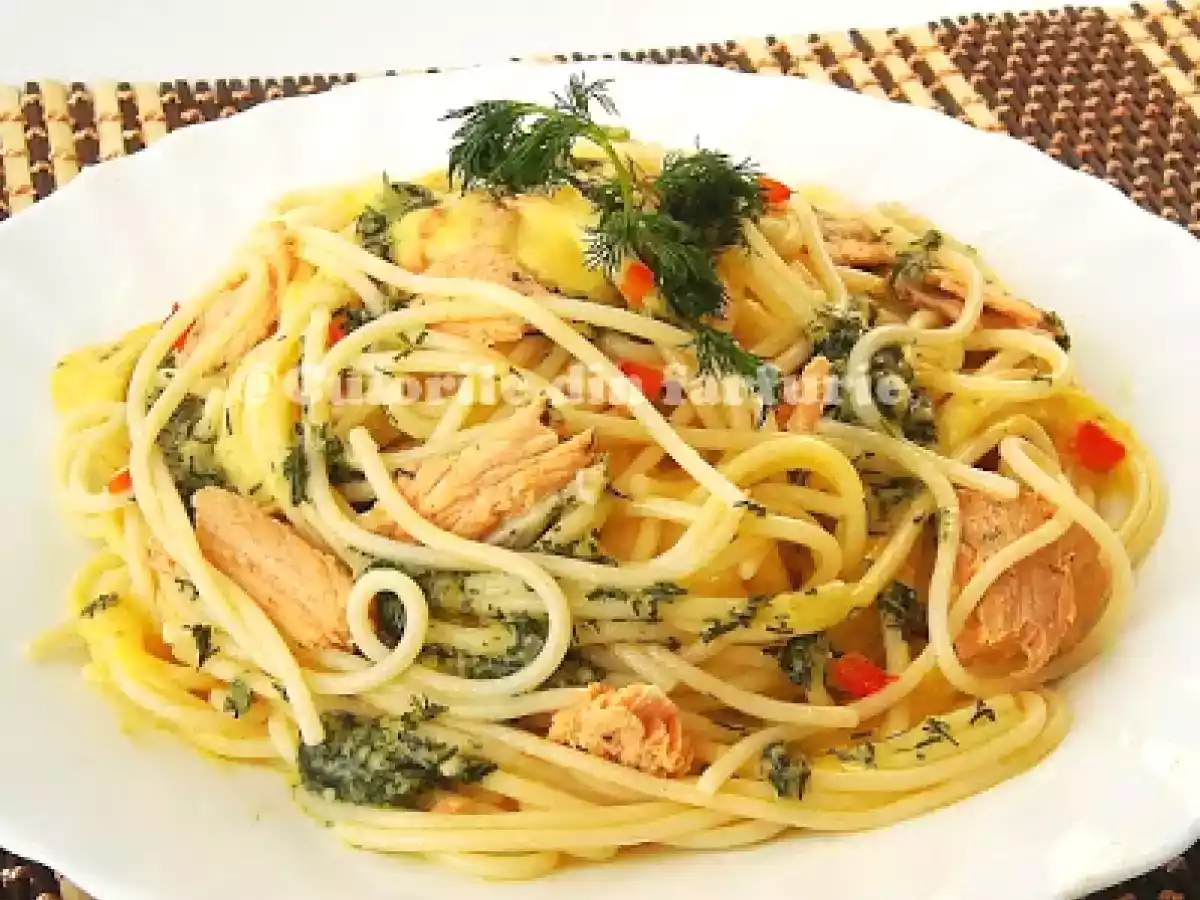 Spaghete cu somon si sos de marar