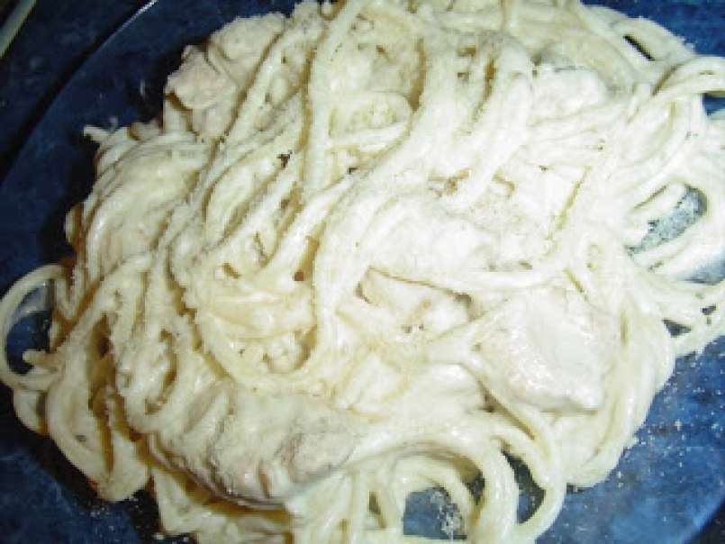 Spaghete cu sos alb si carne de pui - poza 2