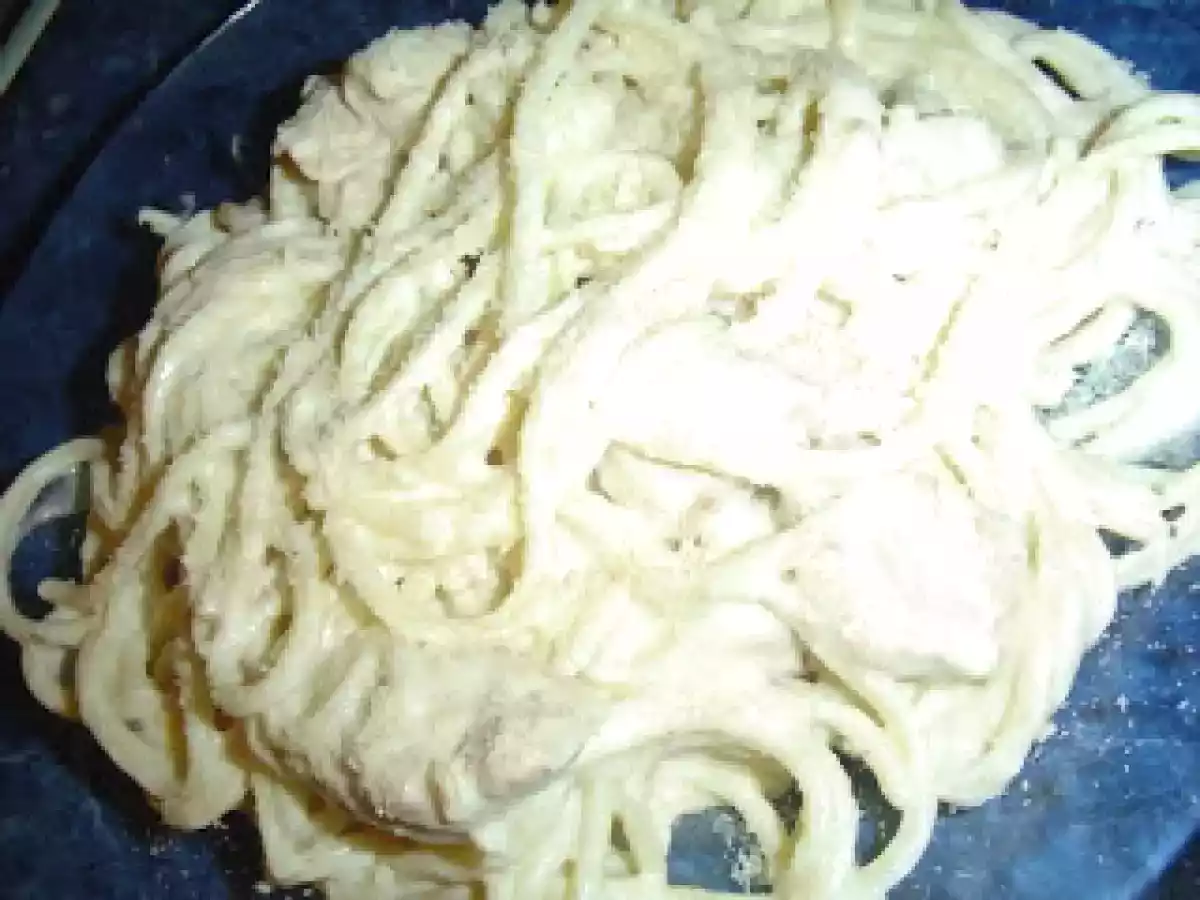 Spaghete cu sos alb si carne de pui - poza 2